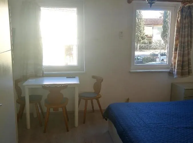 Rooms Izola ゲストハウス 3*